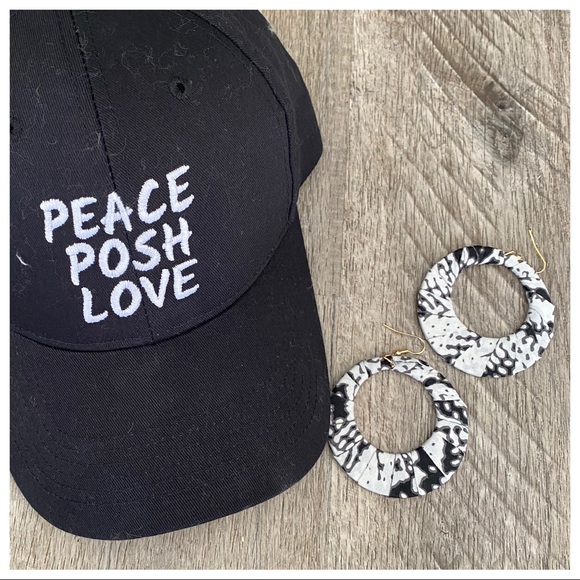 ✨LAST ONES✨Snakeskin hoop chic earrings - Picture 6 of 8